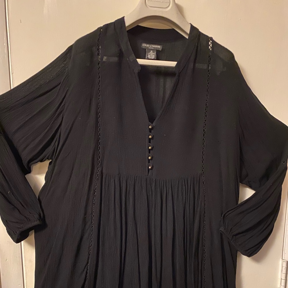 Women’s BLACK FLOWING TOP WITH LONG SLEEVES SZ 1X